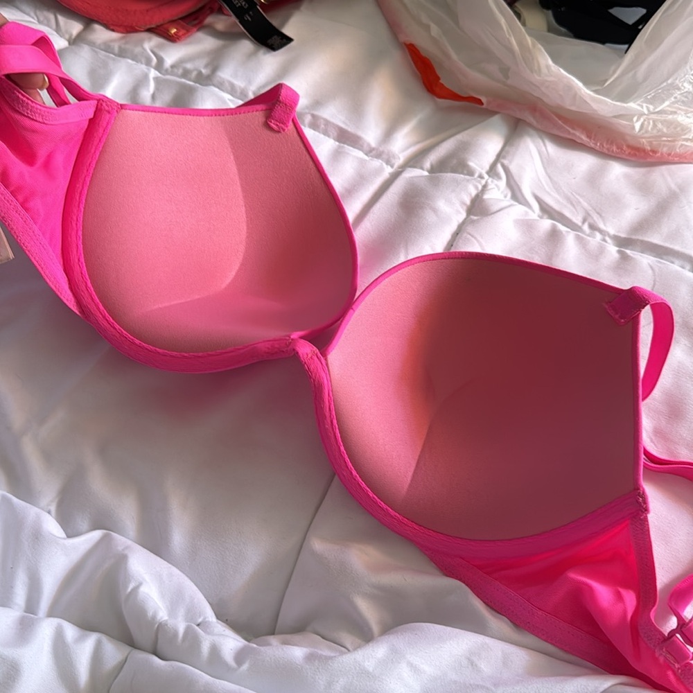 Pink bra - Picture 2 of 4